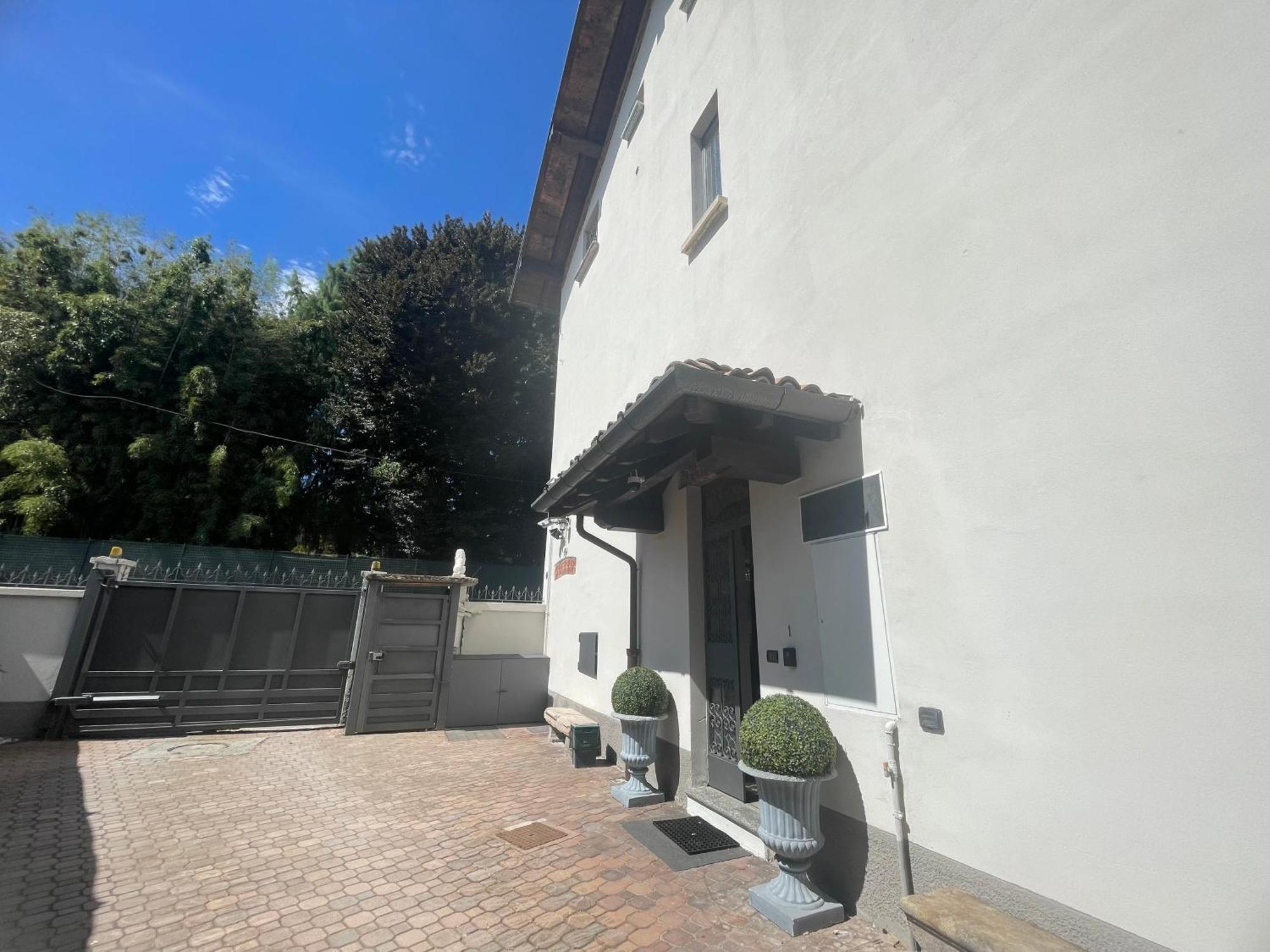 Villa Simona Malpensa 加拉瑞特 外观 照片