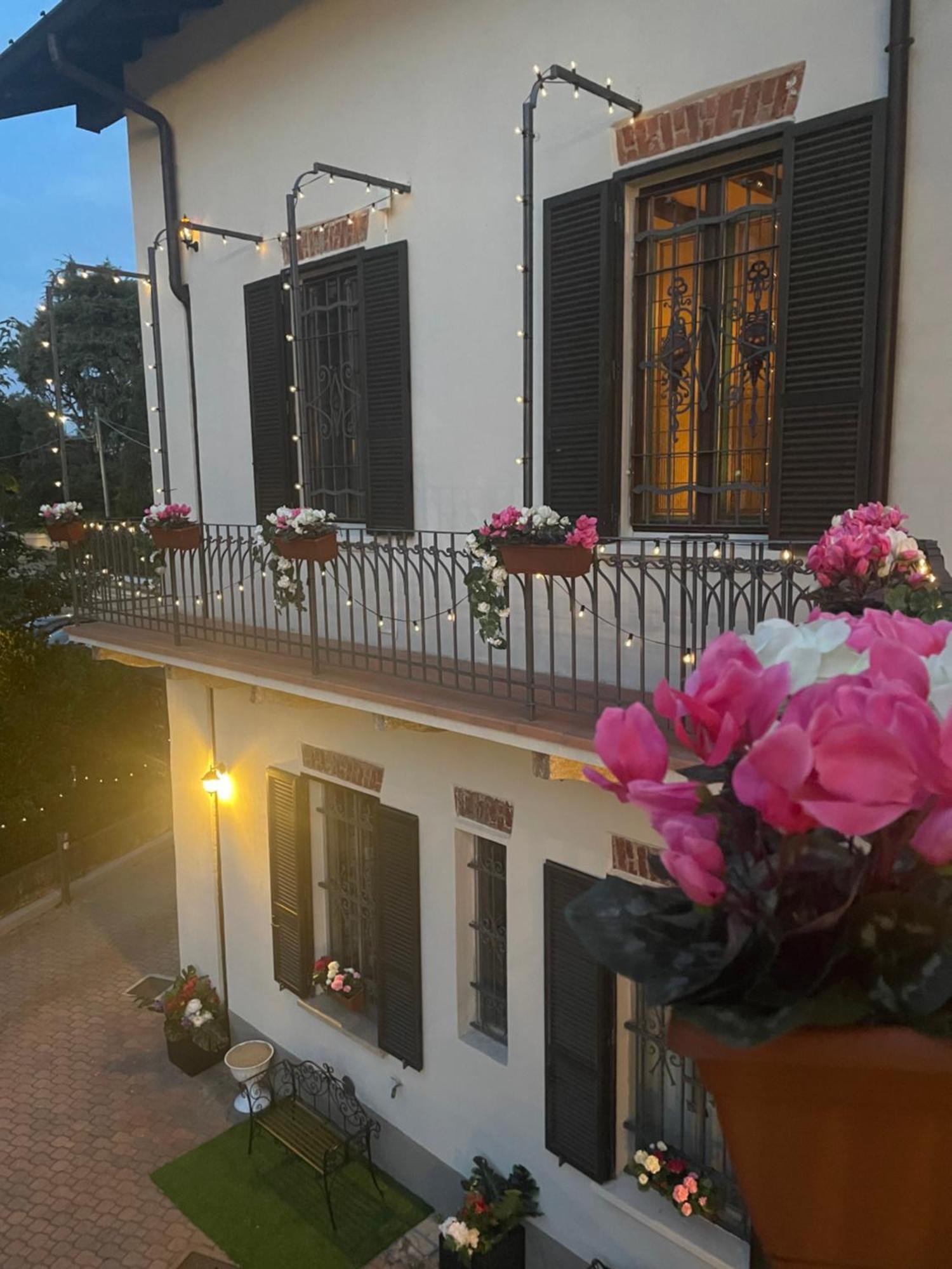 Villa Simona Malpensa 加拉瑞特 外观 照片