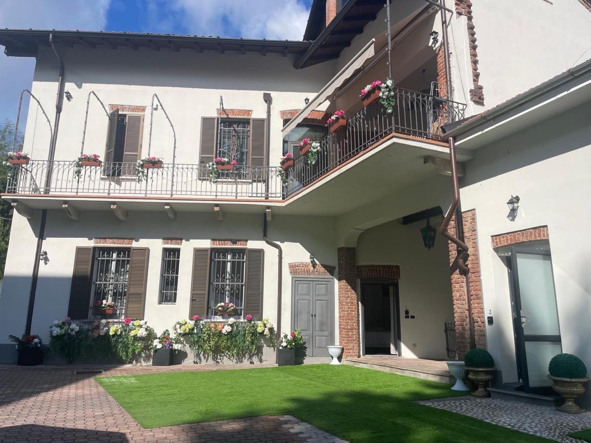 Villa Simona Malpensa 加拉瑞特 外观 照片