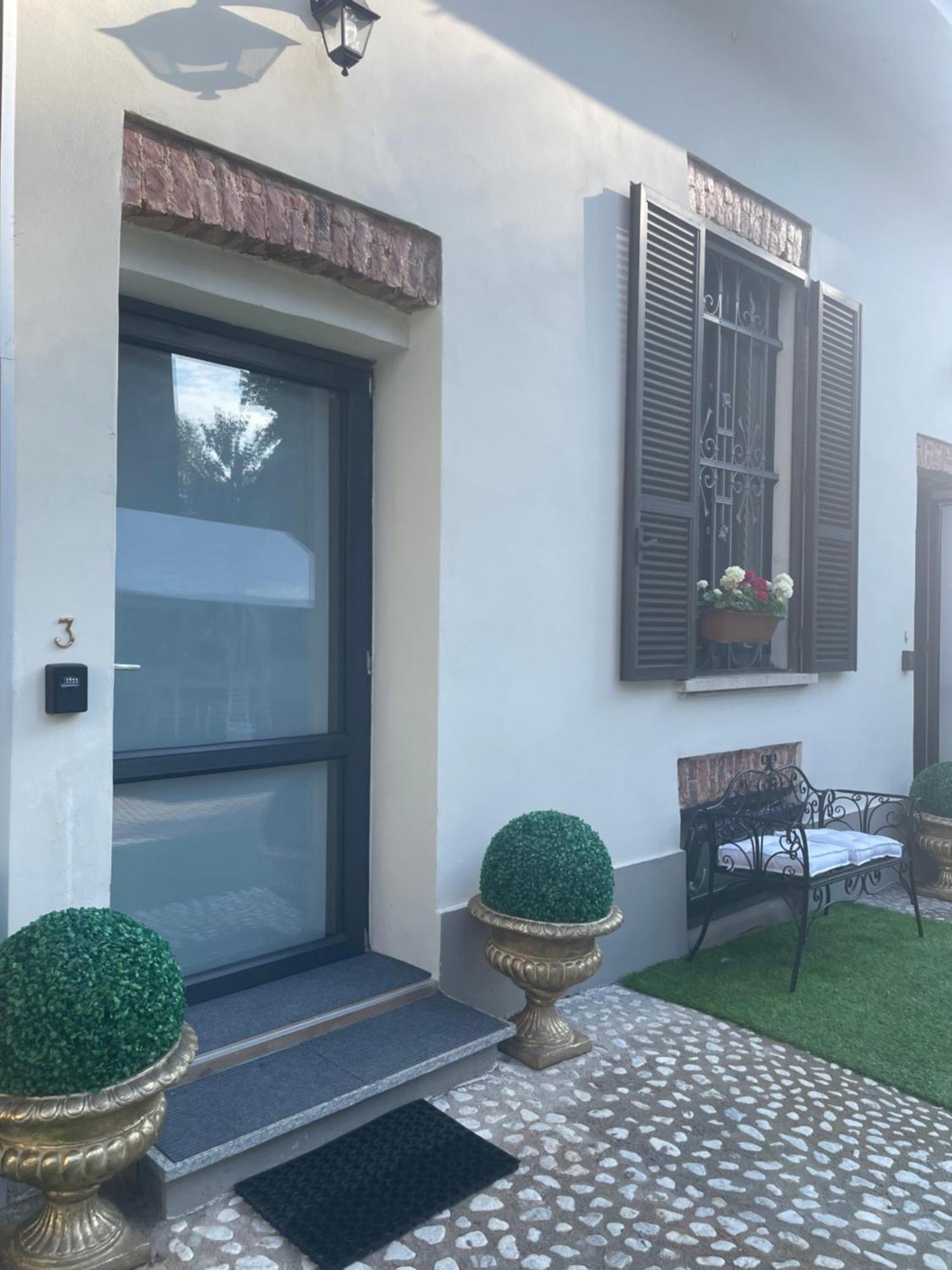 Villa Simona Malpensa 加拉瑞特 外观 照片